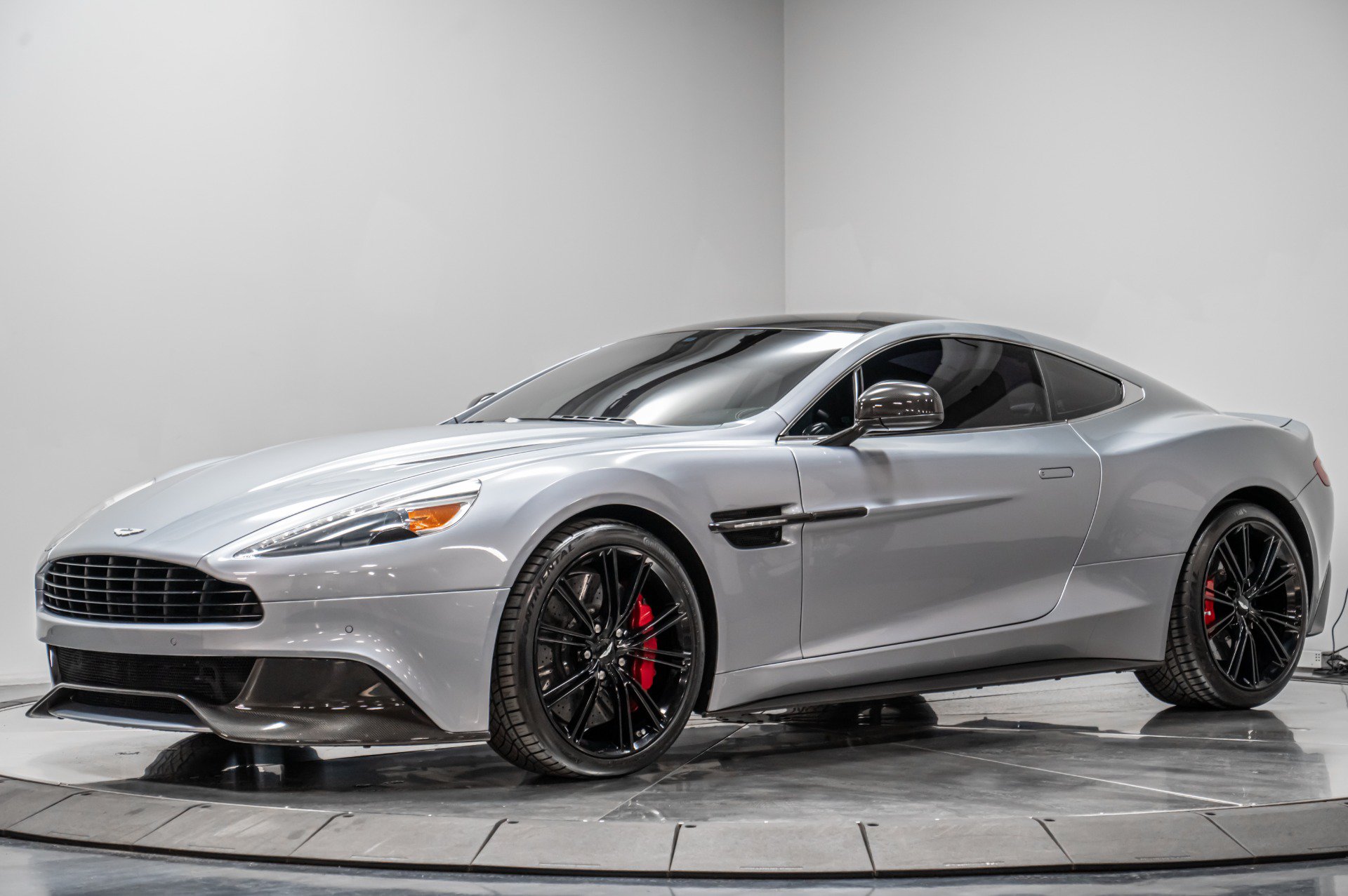 Used 2014 Aston Martin Vanquish Coupe RWD image 2
