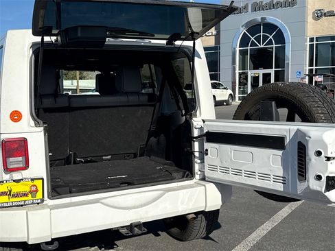 Used 2016 Jeep Wrangler Unlimited Sahara w/ Connectivity Group image 10