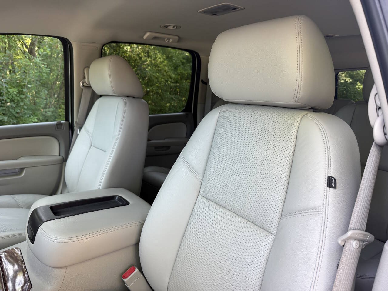 Used 2012 Chevrolet Suburban LTZ AWD/4WD image 10