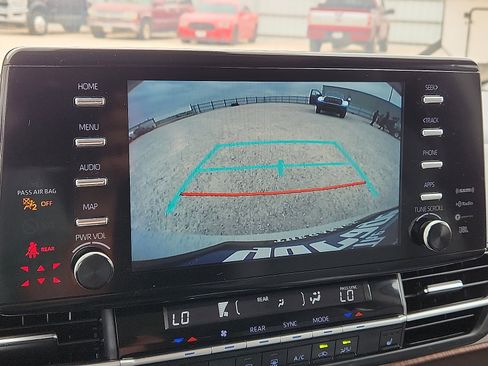 Used 2023 Toyota Sienna XLE w/ XLE Plus Package FWD image 14