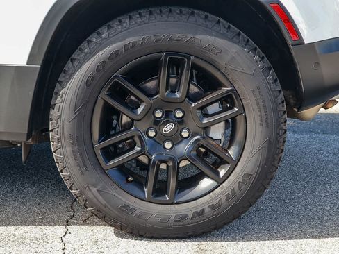 Used 2023 Land Rover Defender 110 S image 8