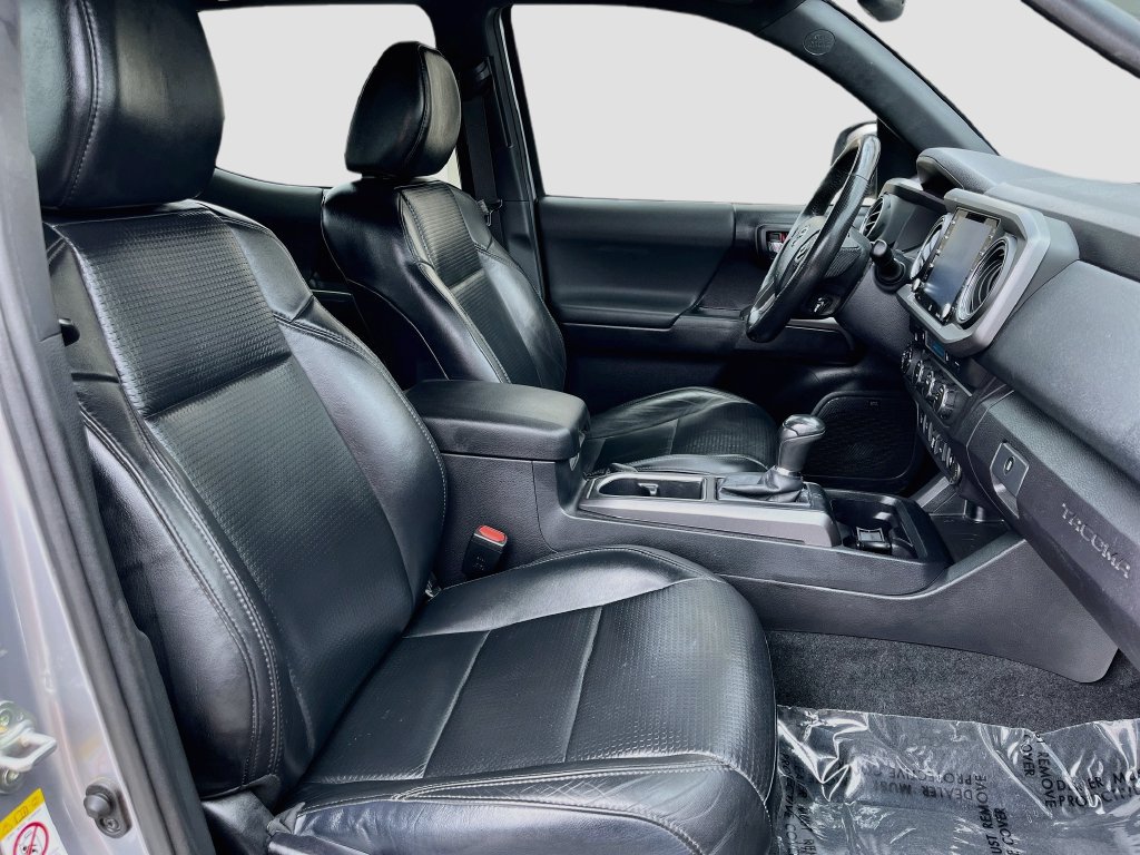 Used 2020 Toyota Tacoma TRD Sport w/ TRD Premium Sport Package AWD/4WD image 28