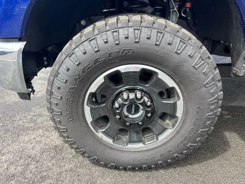 New 2026 Ford F350 Lariat w/ Tremor Off-Road Package AWD/4WD image 4