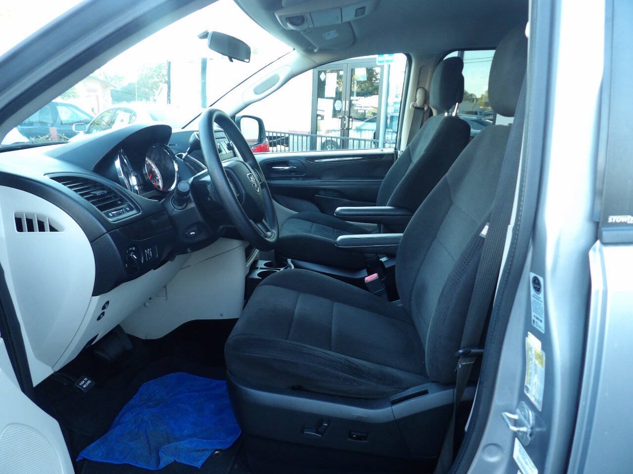 Used 2013 Dodge Grand Caravan SXT FWD image 7