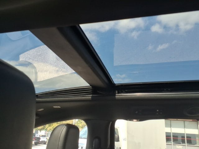 Used 2025 Chrysler Pacifica Limited FWD image 14