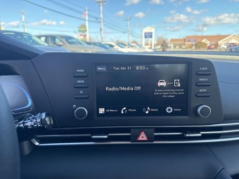 Certified 2025 Hyundai Elantra SE FWD image 18
