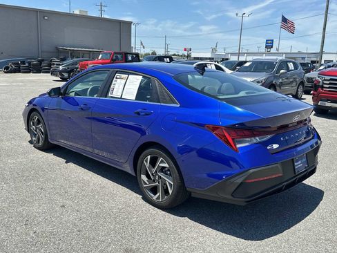 Certified 2024 Hyundai Elantra SEL w/ Convenience Package FWD image 7