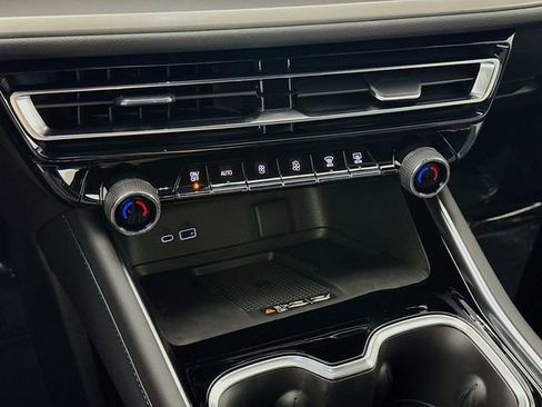New 2026 Chevrolet Traverse LT w/ Midnight/Sport Edition AWD/4WD image 17