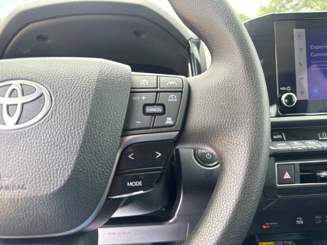 Used 2025 Toyota Camry LE FWD image 28