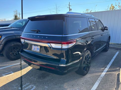Certified 2022 Lincoln Navigator Reserve w/ Monochromatic Package image 8