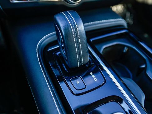 Used 2020 Volvo S90 T8 Inscription image 25