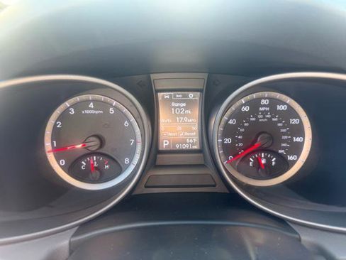 Used 2013 Hyundai Santa Fe Sport image 12