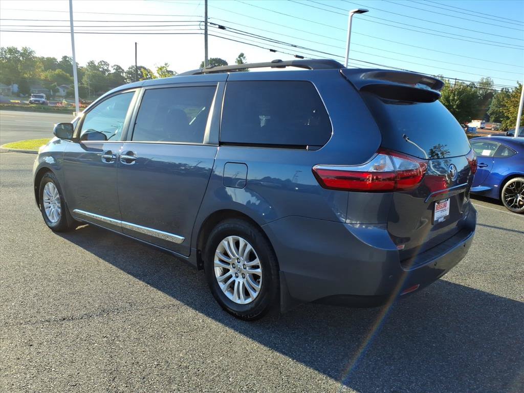 Used 2015 Toyota Sienna XLE w/ XLE Navigation Package FWD image 12