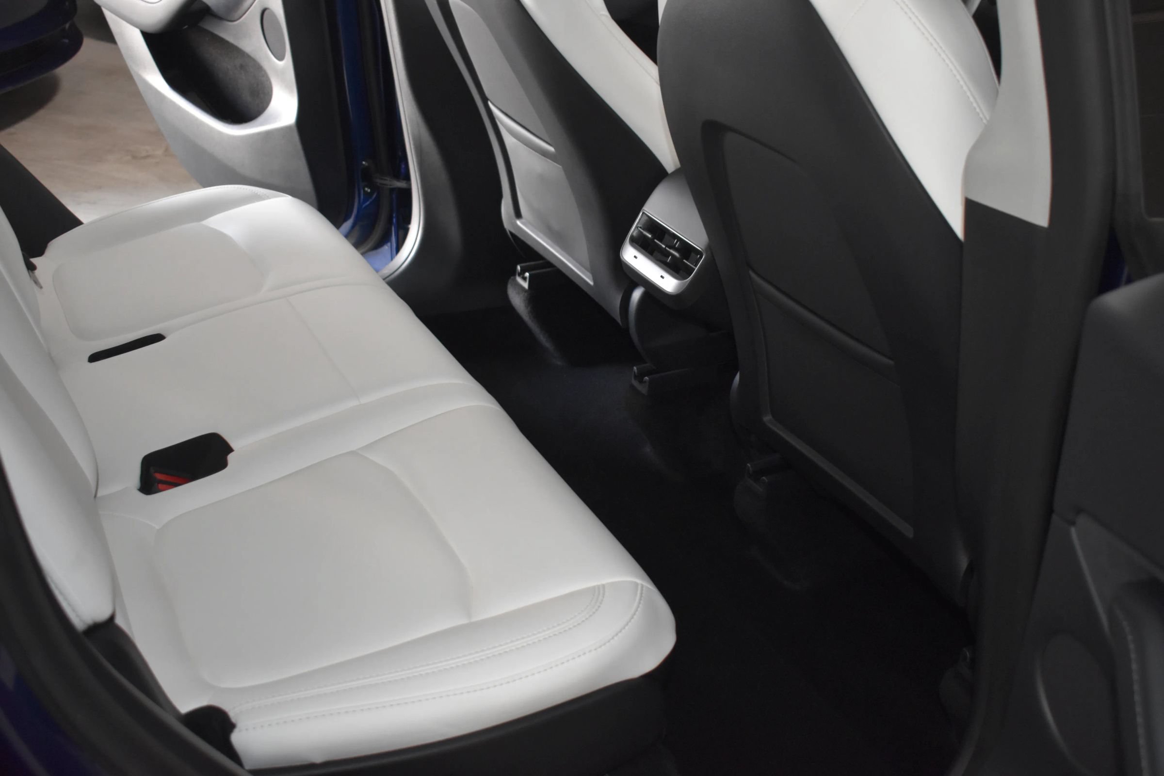 Used 2024 Tesla Model Y Long Range RWD image 9