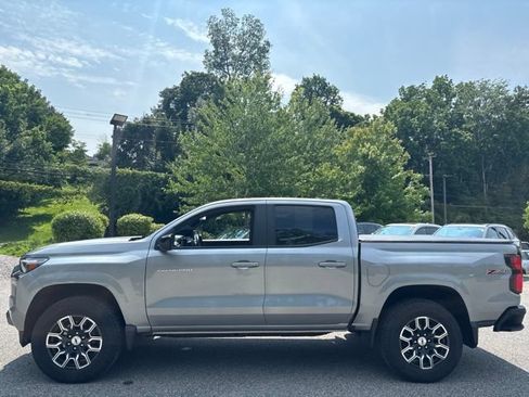 Used 2023 Chevrolet Colorado Z71 w/ Z71 Convenience Package 2 AWD/4WD image 3