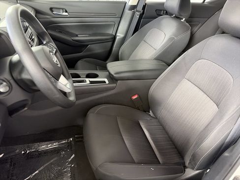 Used 2025 Nissan Altima 2.5 SV FWD image 19