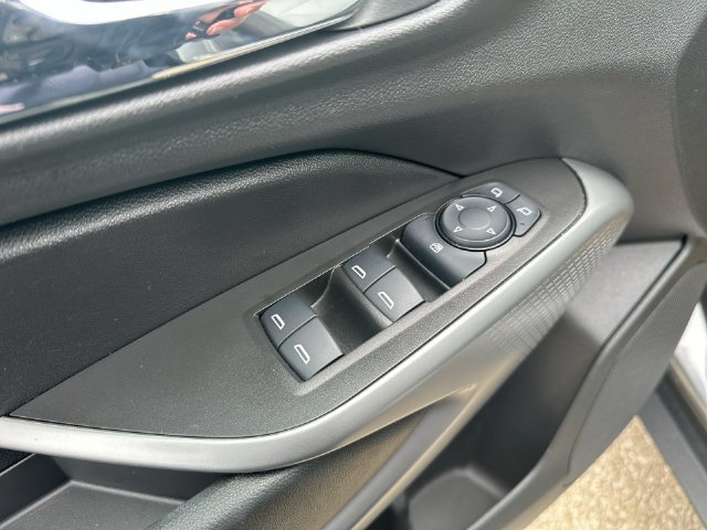 Used 2024 Chevrolet Trax RS FWD image 27