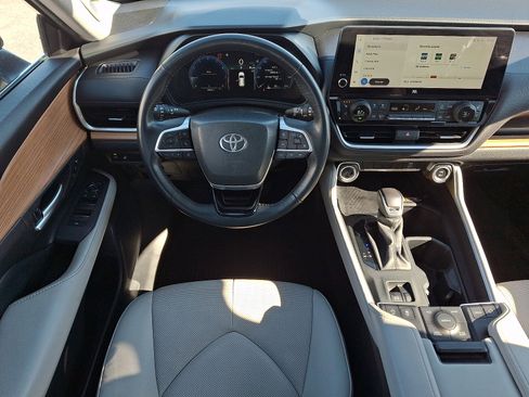 Used 2024 Toyota Grand Highlander Limited image 11