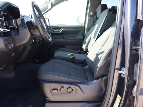 Used 2024 Chevrolet Silverado 1500 LT image 9