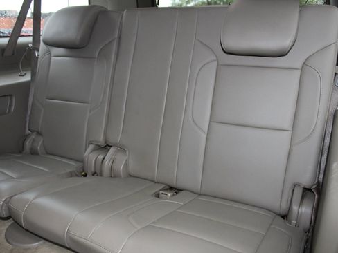 Used 2015 Chevrolet Suburban LT image 14