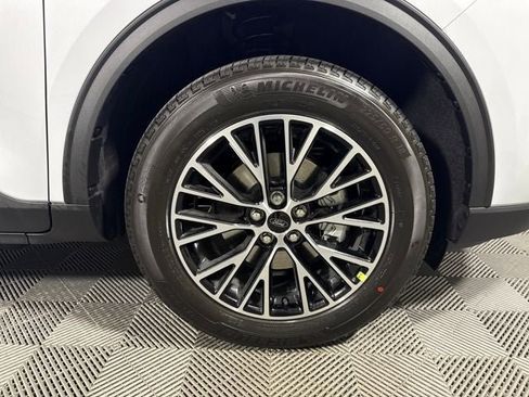 New 2026 Ford Escape SE w/ Class II Trailer Tow Package image 11