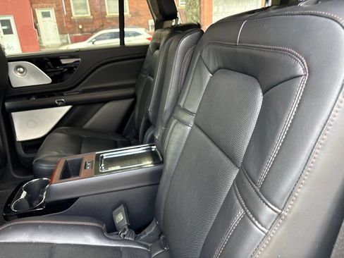 Used 2023 Lincoln Aviator Reserve w/ Equipment Group 201A AWD/4WD image 7