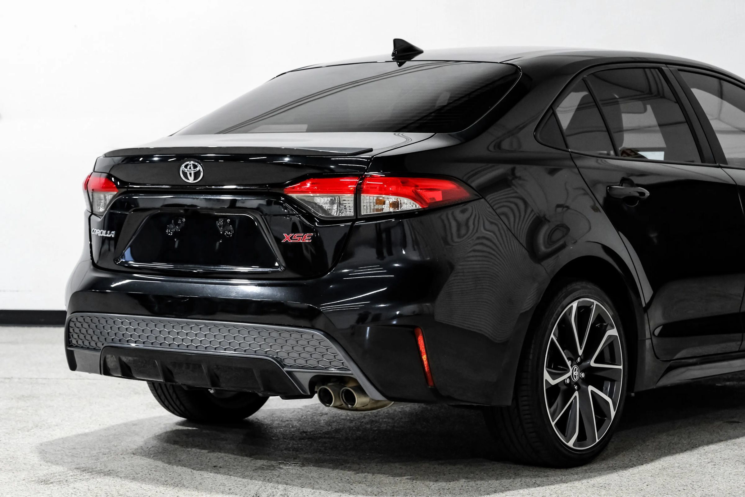 Used 2020 Toyota Corolla XSE FWD image 14