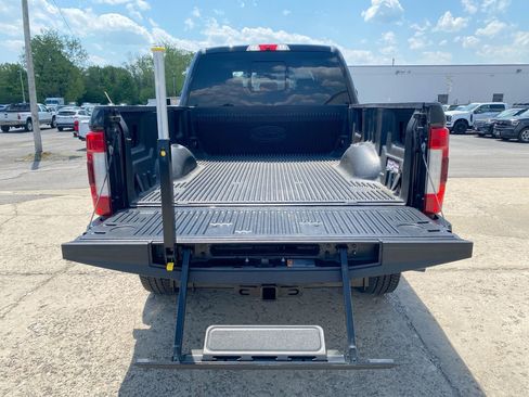 Used 2017 Ford F250 Lariat w/ Lariat Ultimate Package AWD/4WD image 26