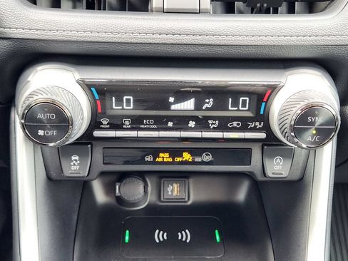 Used 2025 Toyota RAV4 XLE w/ Convenience Package FWD image 19