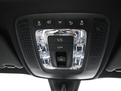 Used 2021 Mercedes-Benz GLB 250 4MATIC w/ Premium Package image 31