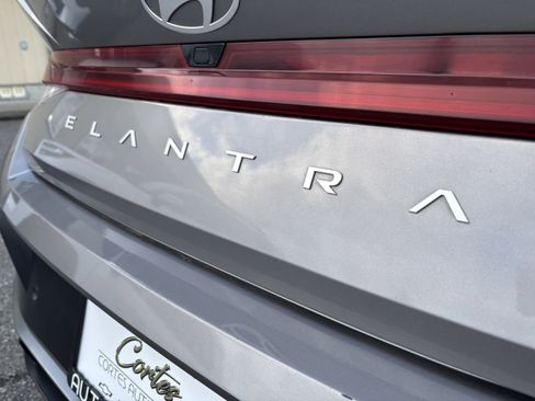 Used 2024 Hyundai Elantra Limited image 10