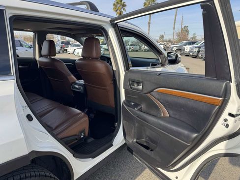 Used 2018 Toyota Highlander Limited image 22