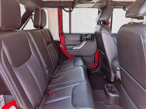 Used 2016 Jeep Wrangler Unlimited Sahara w/ Max Tow Package AWD/4WD image 17