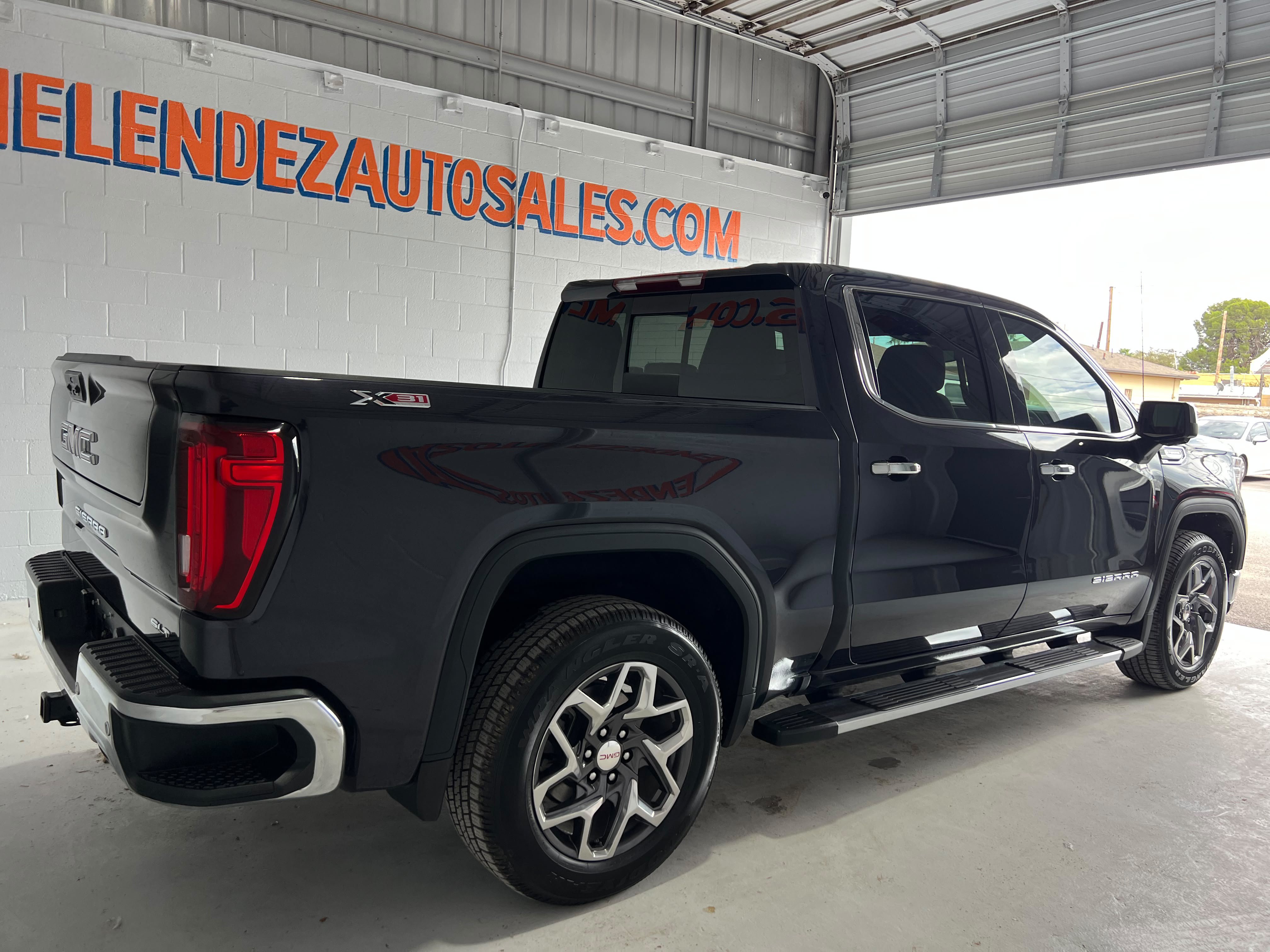 Used 2024 GMC Sierra 1500 SLT AWD/4WD image 6