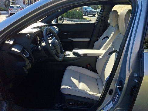 New 2026 Lexus UX 300h AWD image 9