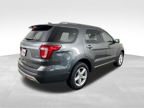 Used 2017 Ford Explorer XLT w/ Equipment Group 202A AWD/4WD image 7