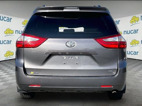 Used 2017 Toyota Sienna LE w/ Outdoor Package FWD image 5