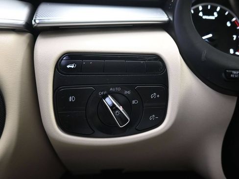 Used 2019 INFINITI QX50 Luxe w/ Navigation Package FWD image 24
