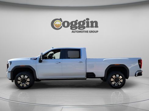 New 2026 GMC Sierra 3500 Denali w/ Denali Reserve Package image 4