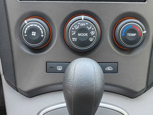 Used 2007 Kia Rondo LX FWD image 19