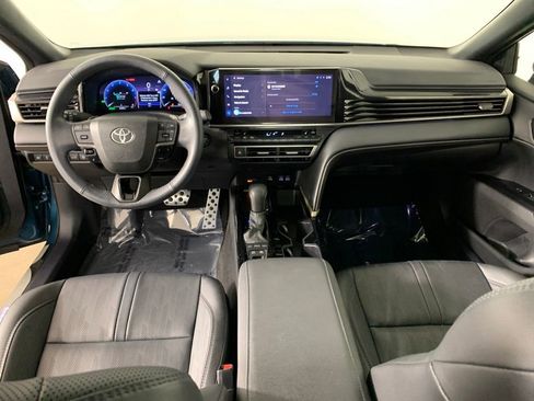 Used 2025 Toyota Camry XSE FWD image 31