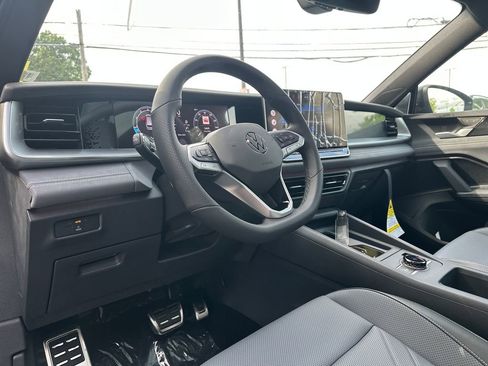 New 2026 Volkswagen Tiguan SE R-Line AWD/4WD image 11