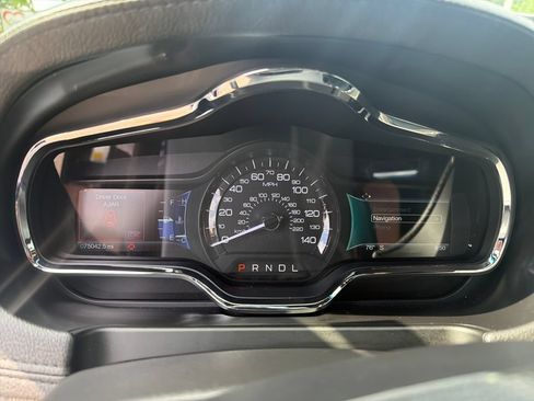 Used 2018 Lincoln MKT AWD image 18