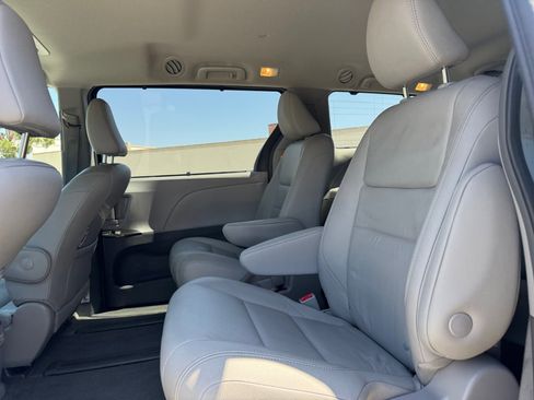 Used 2018 Toyota Sienna XLE w/ XLE Navigation Package AWD/4WD image 18