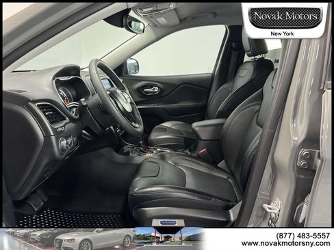 Used 2022 Jeep Cherokee Trailhawk w/ Premium Leather Package AWD/4WD image 17