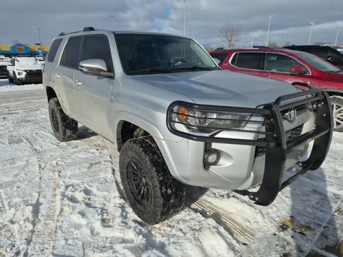 Used 2022 Toyota 4Runner SR5 Premium image 2