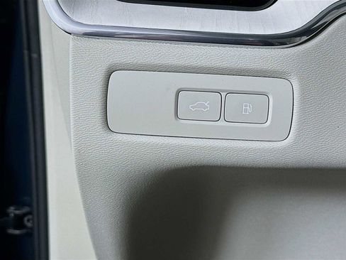 New 2026 Volvo XC60 T8 Ultra w/ Protection Package Premier image 10