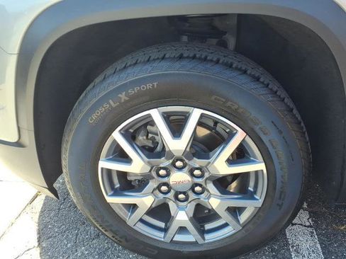 Used 2023 GMC Acadia SLT w/ Preferred Package AWD/4WD image 7