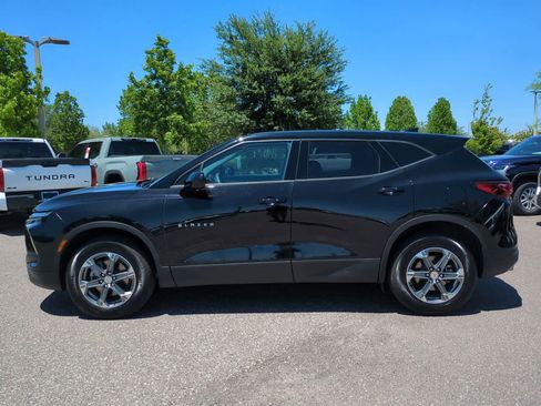 Used 2025 Chevrolet Blazer LT FWD image 3