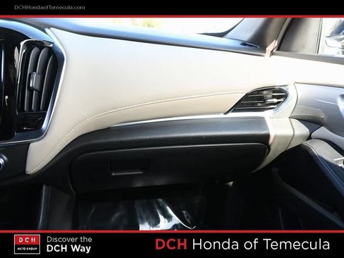 Used 2022 Chevrolet Traverse LS image 14